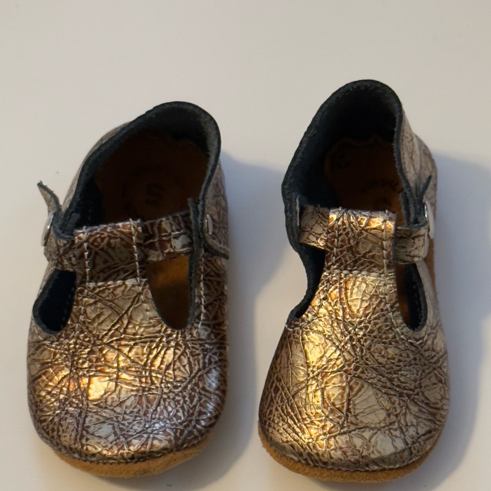 Size 5 Mon petit shoes antique gold t-straps
